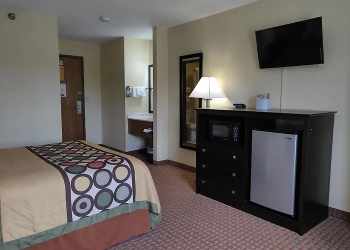 Super 8 By Wyndham Il Hotel DeKalb