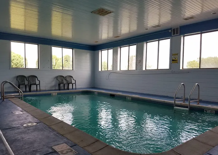 Super 8 By Wyndham Il Hotel DeKalb