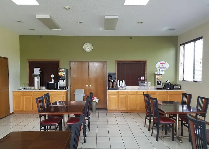 Super 8 By Wyndham Il DeKalb