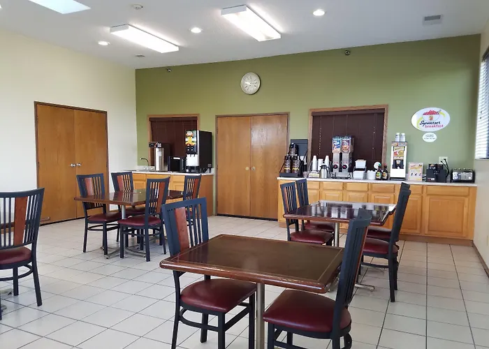 Super 8 By Wyndham Il DeKalb