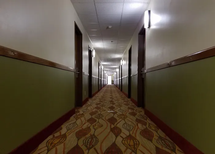 Super 8 By Wyndham Il Hotel DeKalb