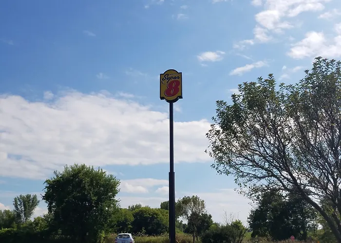 Super 8 By Wyndham Il Hotel DeKalb
