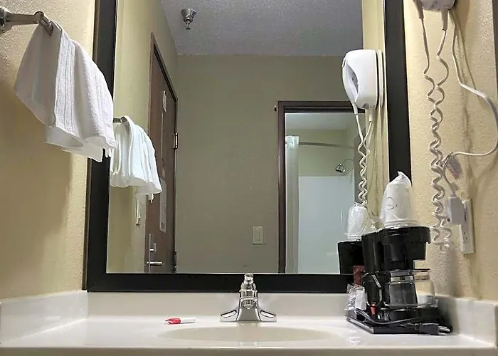 Super 8 By Wyndham Il 2*