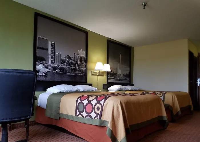 Super 8 By Wyndham Il Hotel DeKalb