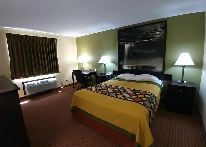 Super 8 By Wyndham Il Hotel DeKalb