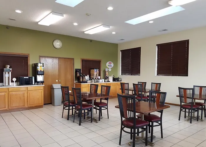 Super 8 By Wyndham Il DeKalb